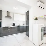 Nekic By Interhome Maslenica