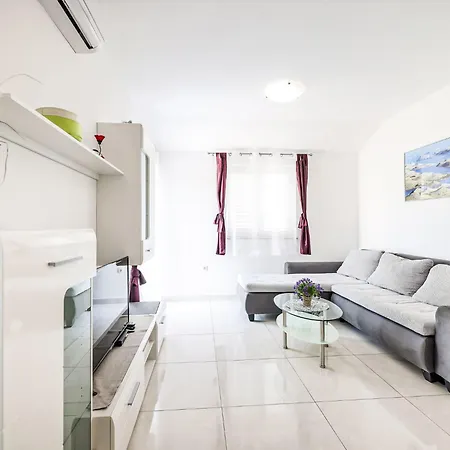 Nekic By Interhome