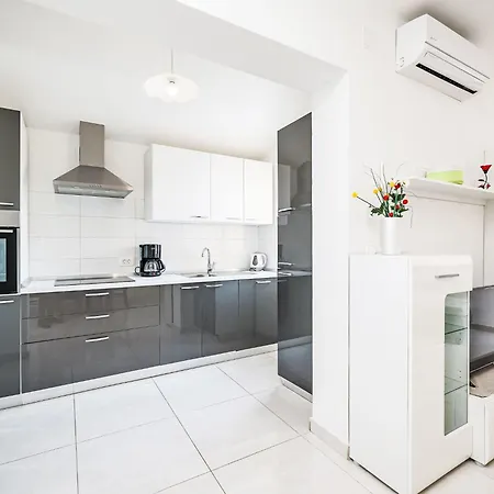 Nekic By Interhome Maslenica