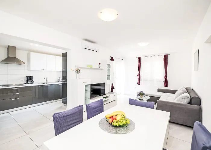 Nekic By Interhome Maslenica