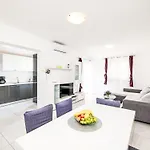 Nekic By Interhome Maslenica