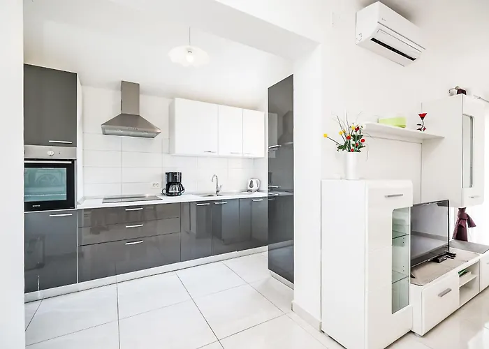 Nekic By Interhome Maslenica